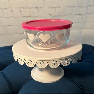 💕🤍Valentine Pyrex🤍💕 glass container with lid!